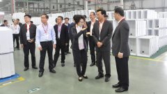 王辉忠一行到华日东洲冰箱制冷基地调研