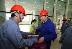 杨悦五一假日检查企业安全生产和项目建设