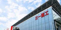 三一重工创始人梁稳根：从羊贩子到首富，究竟经历了什么坎坷？