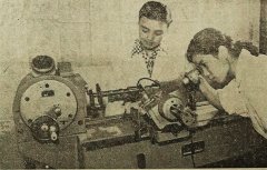 工业历史-1984年四川重庆柴油机厂使用精度千分之一毫米的阿贝头 