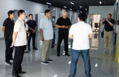 北京工业经济联合会崔建新会长一行 到北京汽车行业协会走访调研